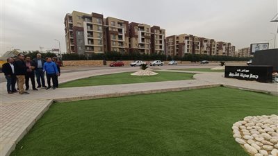 وزير الإسكان يتابع سير العمل بمشروعات المرافق والطرق بـ 5 مدن جديدة