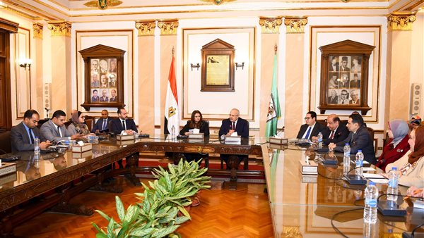 وزيرة الهجرة ورئيس