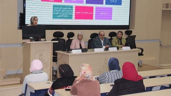 جانب من الندوة 