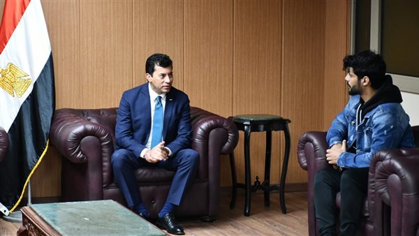 وزير الرياضة يلتقي