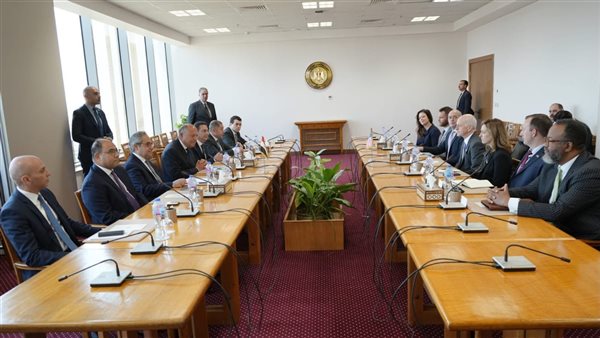 وزير الخارجية يستقبل