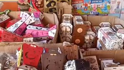 الأسعار تبدأ من 10 جنيهات.. إقبال كبير من المواطنين على شراء فوانيس رمضان | بث مباشر