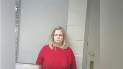 أم أمريكية تصدم صغيرها بسيارتها خلال معاقبته.. ما القصة؟