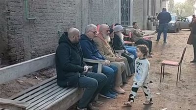 أسرة شاب توفى بعد 47 يومًا من رحيل والده بكفر الشيخ: كان خلوق وبيسعى لحل خلافات الناس|بث مباشر 