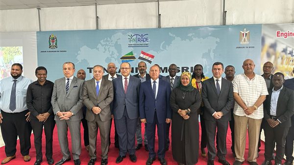 وزير النقل خلال زيارته