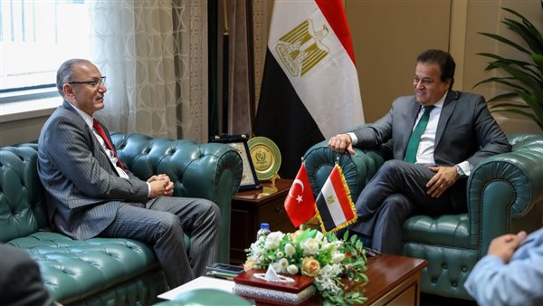 وزير الصحة والسفير