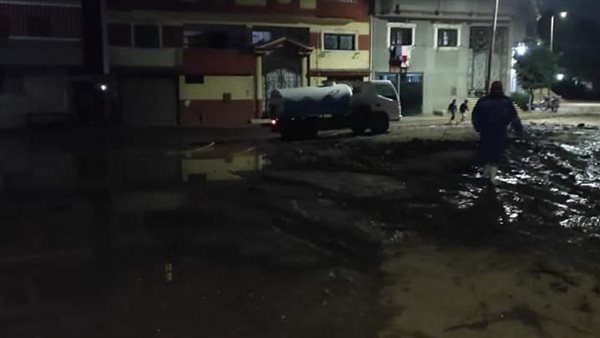 انفجار خط مياه رئيسي