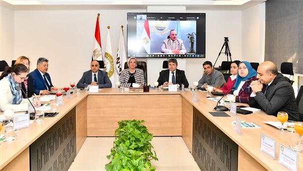 اجتماع وزيرة البيئة