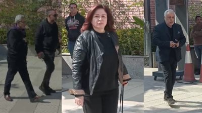 محمود سعد وأشرف زكي وإلهام شاهين أول الحضور في جنازة والدة ساندرا نشأت بكنسية القديس كيرلس |صور