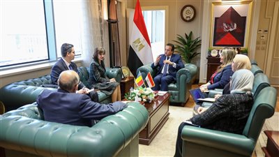 وزير الصحة يبحث مع سفيرة رومانيا التعاون في مجالي السياحة وصناعة الأدوية