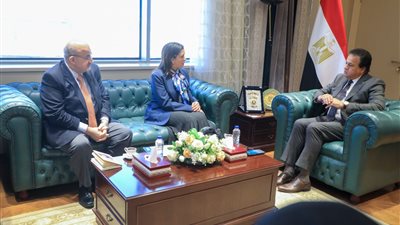 عبد الغفار يؤكد أهمية وضع خطة عمل مشتركة بين الوزارة ومنظمة الصحة العالمية للتعامل مع الأزمات الصحية