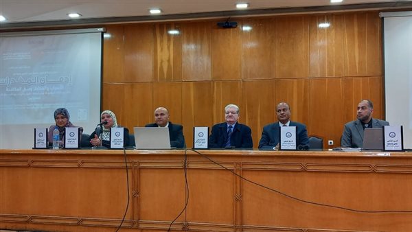 جانب من الندوة 