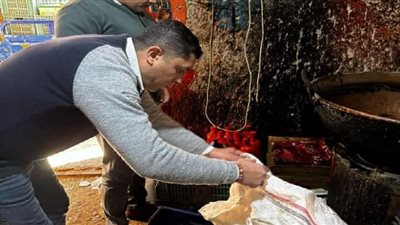 ضبط مصنع حلوى وتمور دون ترخيص في الفيوم