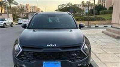 يحمل شنطة دولارات في سيارته.. القبض على رجل أعمال بحوزته نصف مليون دولار