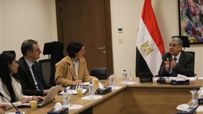 وزير الكهرباء يلتقي وفدا من بنك الاستثمار الأوروبي