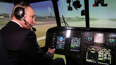 بوتين طيار للمرة الثانية.. الرئيس الروسي يقود قاذفة القنابل النووية الجديدة TU160M