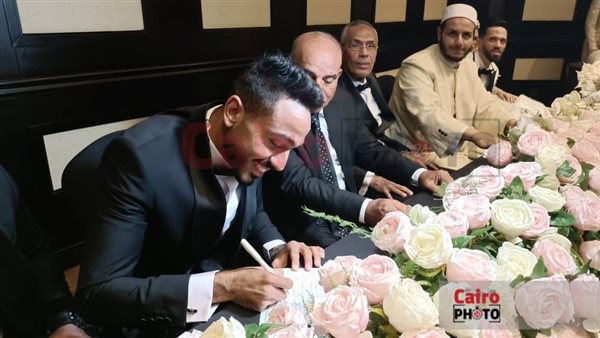 كهربا يشهد على عقد