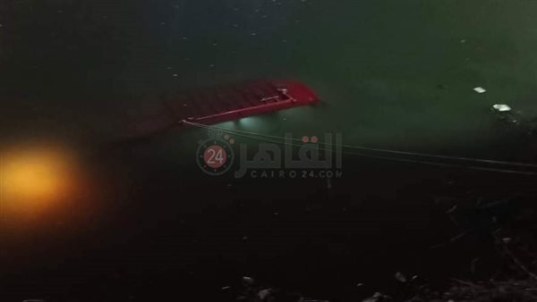 انقلاب سيارتين ميكروباص