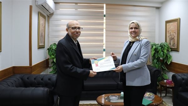 تكريم رئيس الإدارة