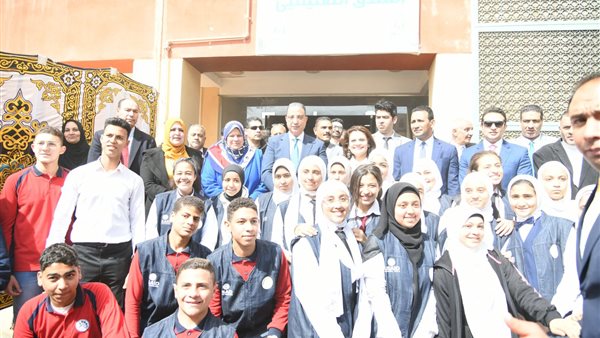 وزيرة الهجرة ومحافظ