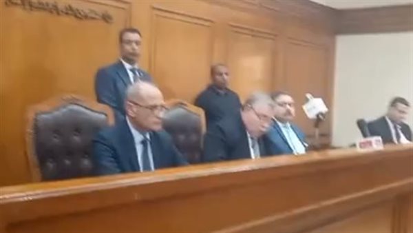 محاكمة المتهمين بفساد