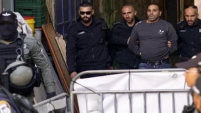 الاحتلال يعتدي على المصلين بالضرب ويمنع الفلسطينيين من دخول المسجد الأقصى