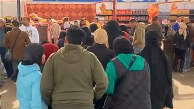 الزيت بـ70 جنيها والأرز بـ25.. توافد المواطنين على شراء السلع الأساسية بمعرض أهلا رمضان ببورسعيد | بث مباشر