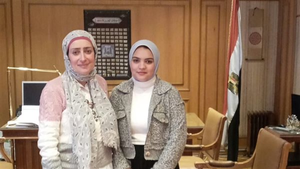  عميدة فنون تطبيقية