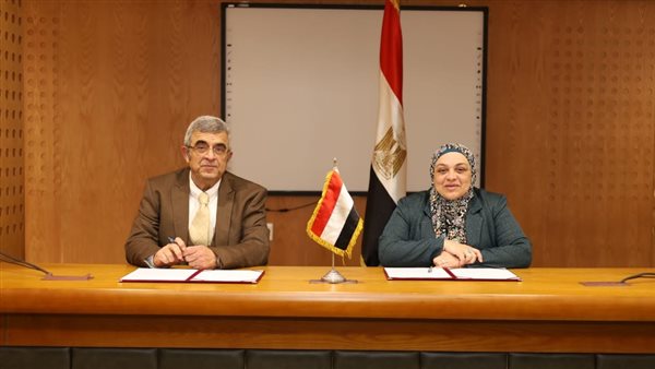 جانب من توقيع البروتوكول