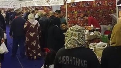 اللحمة بـ 300 جنيه والأرز بـ 25.. أسعار السلع داخل معرض أهلًا رمضان بدمنهور | بث مباشر