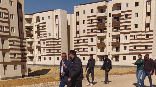 مسئولو الإسكان 