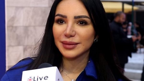 المؤلفة إنجي علاء