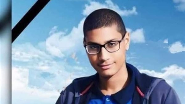 طالب مدرسة مياه الشرب