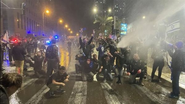 اشتباكات بين الشرطة