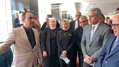 وزير العمل يوجه بفتح مراكز التدريب لصناعة الملابس ببورسعيد| صور 