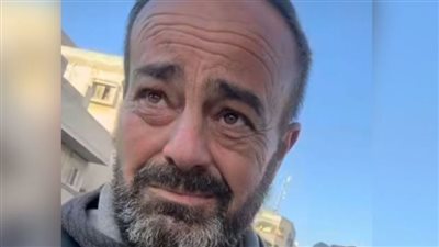 حب رغم القصف.. مسن فلسطيني يصطحب كرسي زوجته بعد وفاتها تخليدًا لذكراها | صور وفيديو