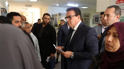 وزير الصحة ينتقد تهالك التجهيزات الطبية بمركز طب أسرة ميت عقبة