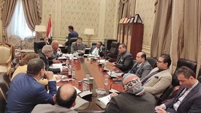 منها البنوك.. مقترح برلماني باستثناء بعض القطاعات من العطلات الرسمية