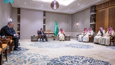 وزير الداخلية يبحث مع نظيره السعودي تعزيز التعاون المشترك |صور