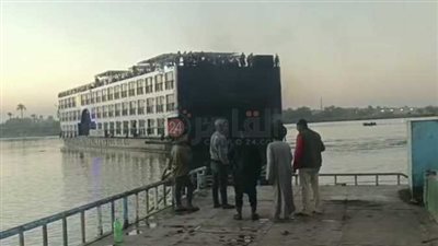 بعد شحوطها في المنيا.. تحرك الباخرة السياحية واستكمال رحلة 34 سائحًا