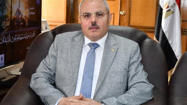 رئيس جامعة قناة السويس