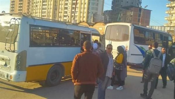 سيارات لنقل الطلاب