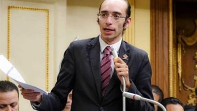 برلماني: أداء الحكومة في الأزمة الاقتصادية كأنها بتعالج مريض قلب بمسكن صداع