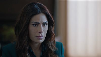 خلال التحقيق معها بجريمة قتل.. صبا مبارك تعترف أمام زوجها بعلاقتها بحبيبها السابق في بين السطور