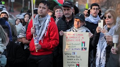 وقفة في واشنطن لتأبين الطيار الأمريكي الذي أحرق نفسه رفضًا للعدوان على غزة