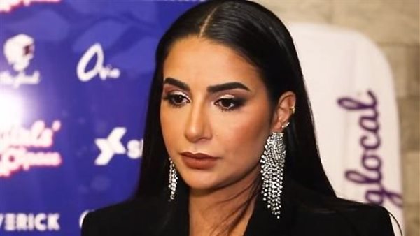 الفنانة جوري بكر