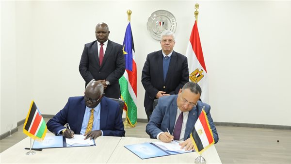 جانب من توقيع مذكرة