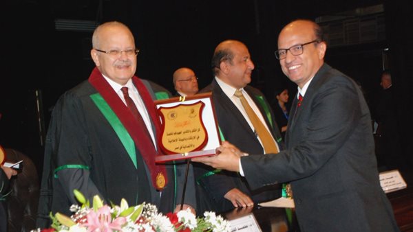 تكرم حسين الزناتي