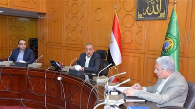 محافظ الإسماعيلية يبحث تنفيذ زيادة أجور العاملين المؤقتين بالوحدات المحلية 