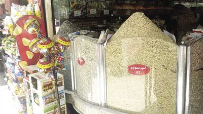 القبض على فكهاني سرق 35 شوال لب من محل جاره بالوراق